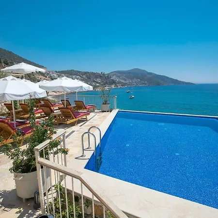 Pier House Hotel