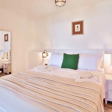 Pier House Hotell *
