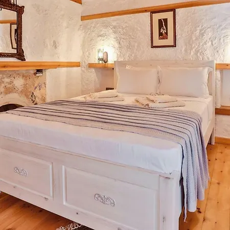 Pier House *