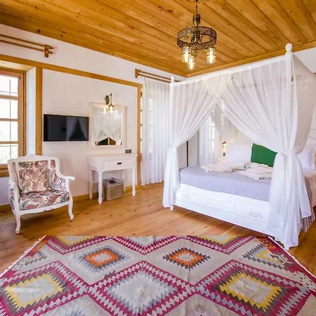 Pier House Hotel