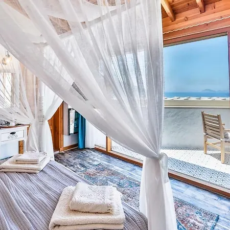 Pier House